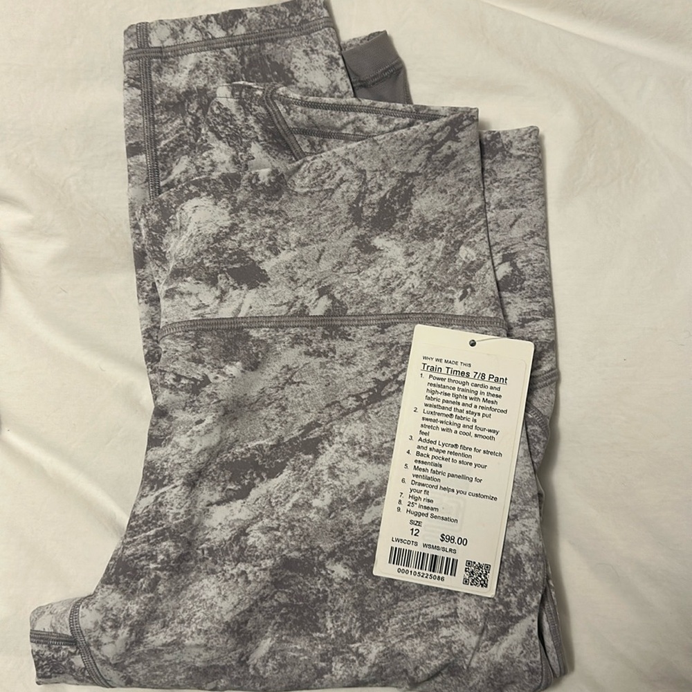 New with tags Lululemon train times 7/8 pant (size 12)